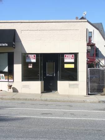 More Photos Of 212-214 N Beacon St, Watertown Freestanding For Lease