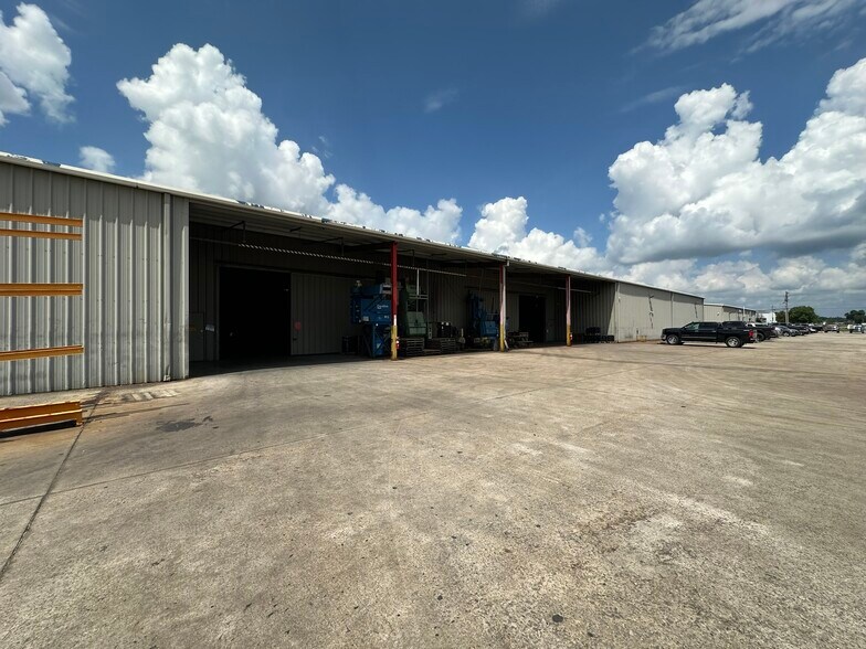More Photos Of 101 S Bernard Rd, Broussard Industrial For Sale