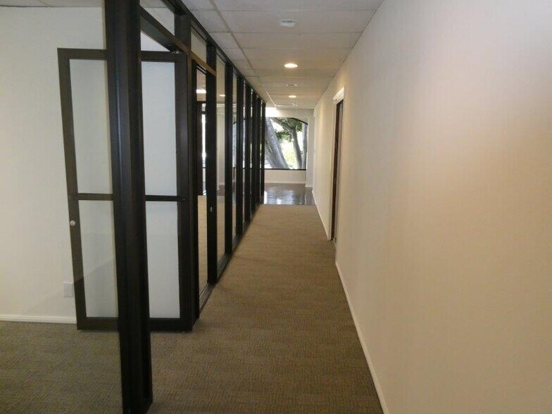More Photos Of 447 W Burchett St, Glendale Office For Sale
