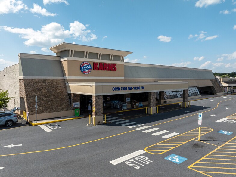 More Photos Of 40 Newberry Commons, Etters Unknown For Lease