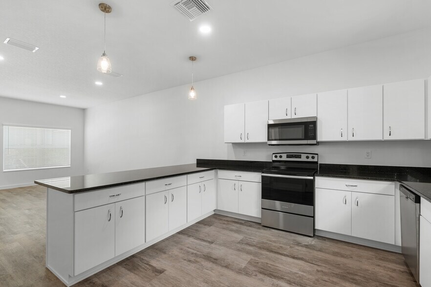 More Photos Of 2755 SE 17th St, Ocala Apartments For Sale