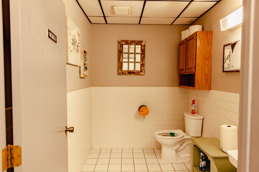 More Photos Of 3448 N Huetter Rd, Post Falls Office For Sale