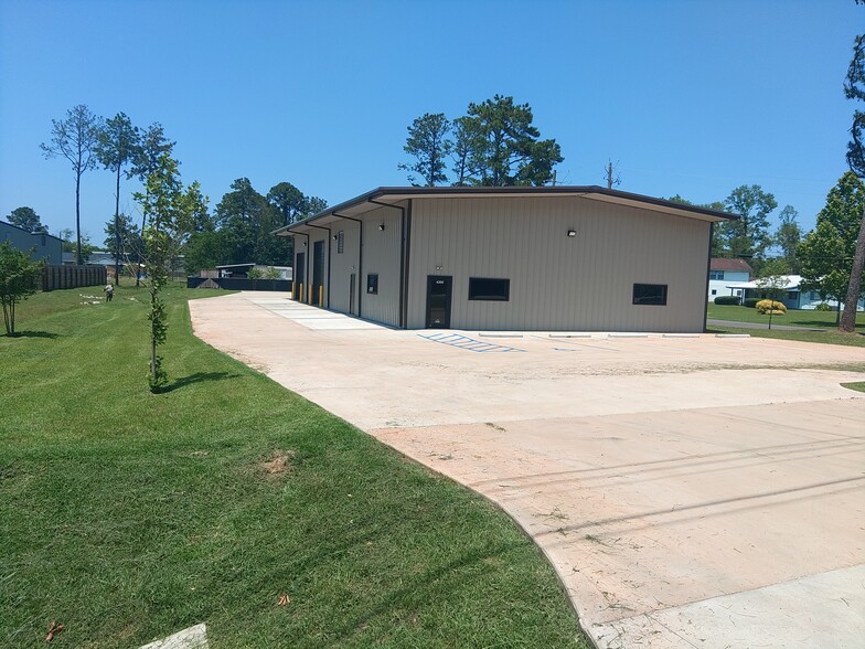 Primary Photo Of 4300 Mackinnon Industrial Pky, Mobile Distribution For Lease