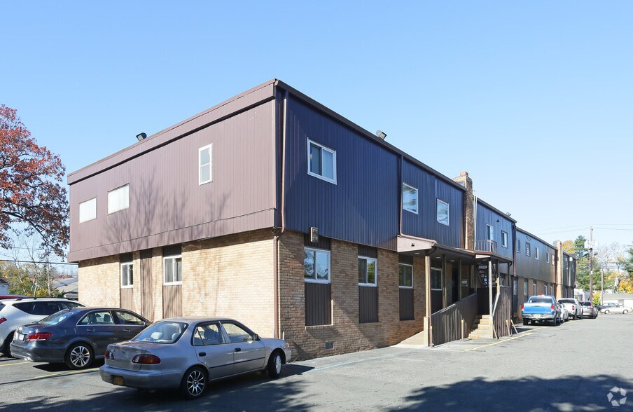 More Photos Of 652 Suffolk Ave, Brentwood Office For Sale