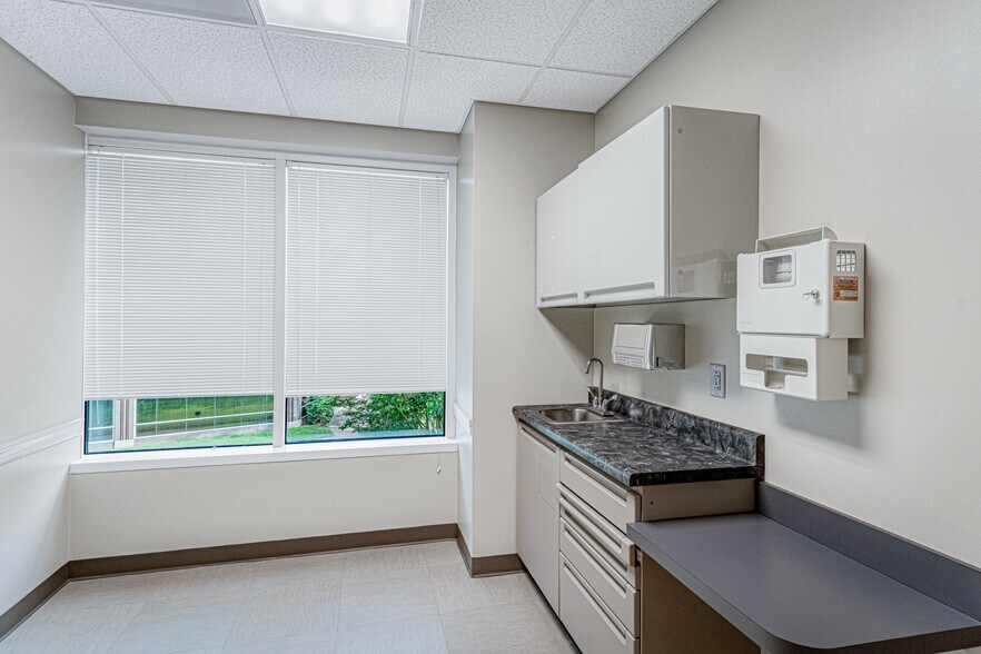 More Photos Of 6215 Humphreys Blvd, Memphis Medical For Lease