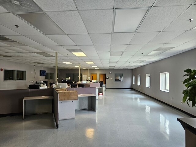 More Photos Of 2224 W College Ave, Normal Manufacturing For Lease