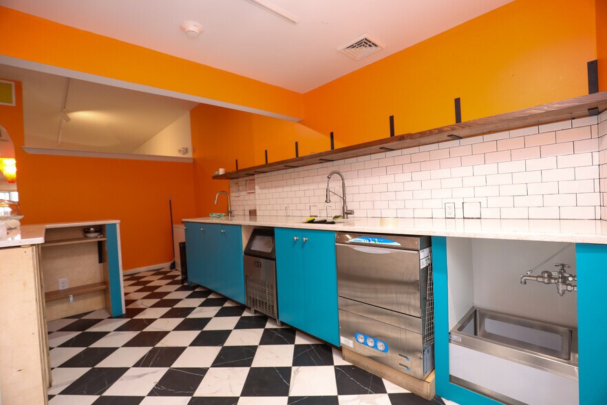 More Photos Of 328 Wall St, Kingston Storefront Retail Office For Lease