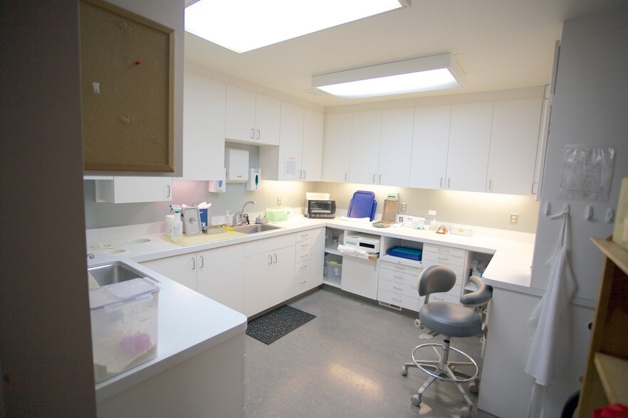 More Photos Of 106 E 2nd St, Molalla Medical For Sale