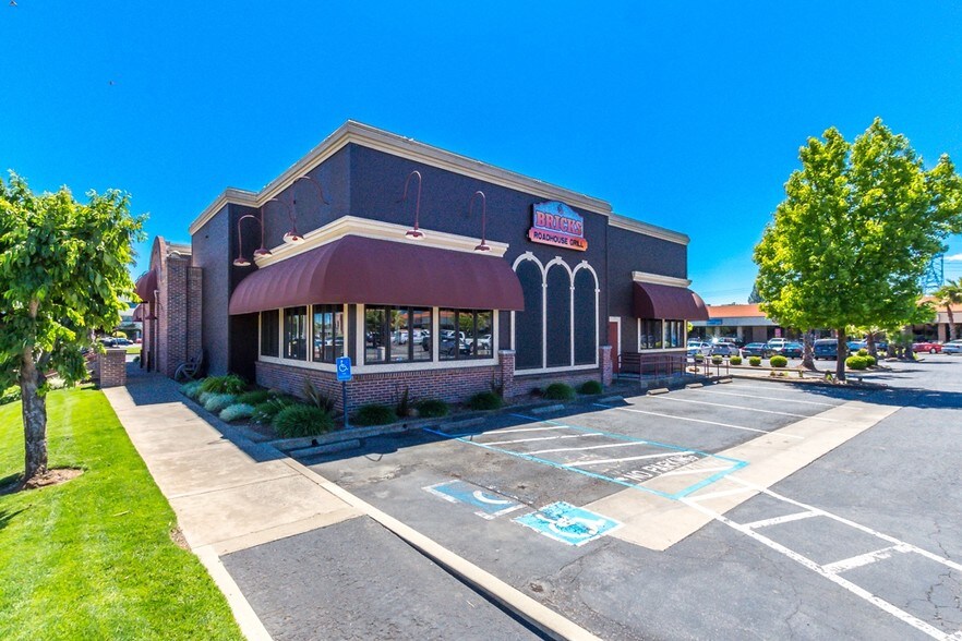 More Photos Of 1800 Churn Creek Rd, Redding Restaurant For Lease