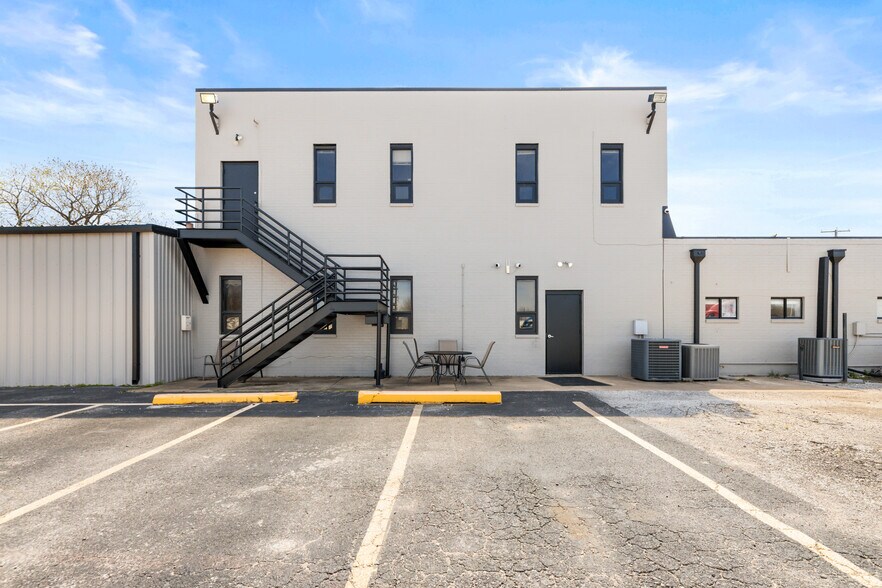 More Photos Of 3330 N Beach St, Haltom City Showroom For Sale