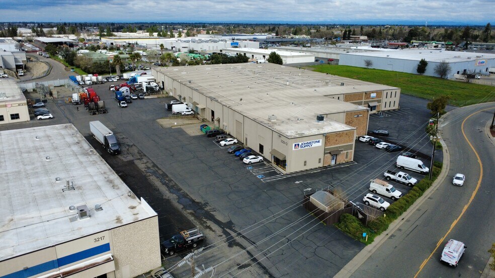 More Photos Of 3301-3325 Orange Grove Ave, North Hghlds, North Highlands Warehouse For Sale
