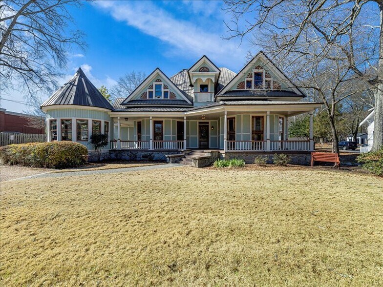 Primary Photo Of 2057 Grayson Hwy, Grayson Freestanding For Sale