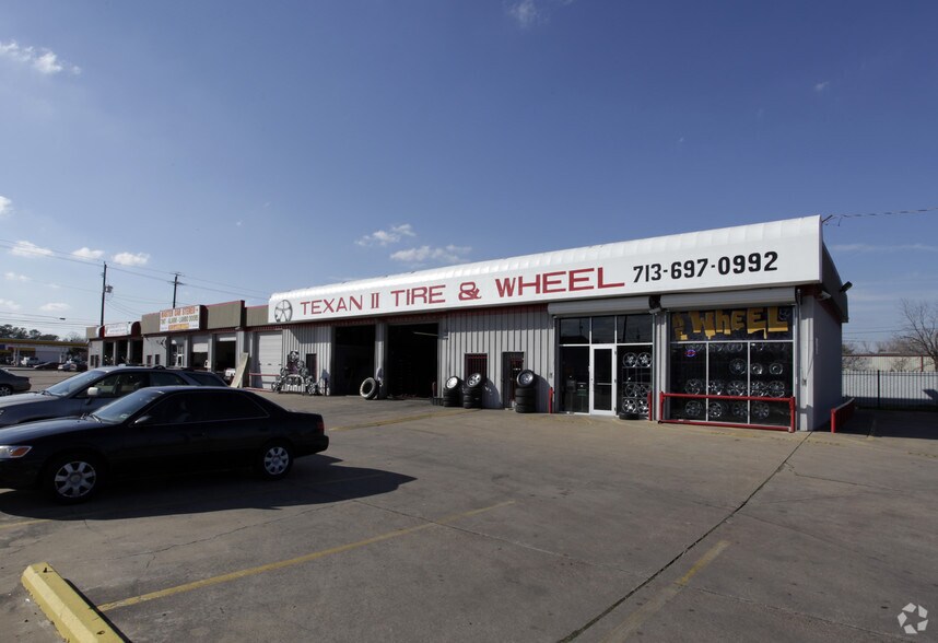 More Photos Of 5602 N Shepherd Dr, Houston Freestanding For Lease