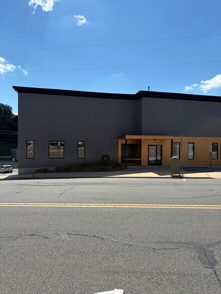 Primary Photo Of 2 W Wyomissing Ave, Mohnton Manufacturing For Sale