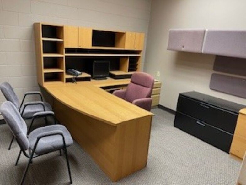 More Photos Of 126 S 4th St, Dekalb Office For Lease