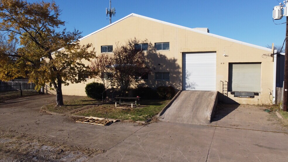 More Photos Of 8331 Hoyle Ave, Dallas Distribution For Sale
