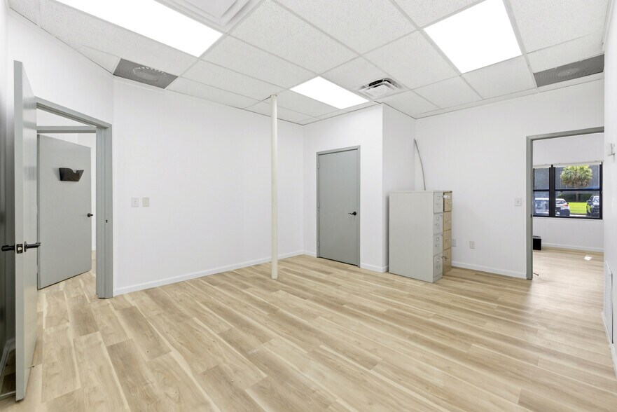 More Photos Of 8431 Baymeadows Way, Jacksonville Loft Creative Space For Lease