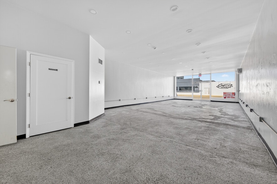 More Photos Of 517-519 W International Speedway Blvd, Daytona Beach Freestanding For Sale