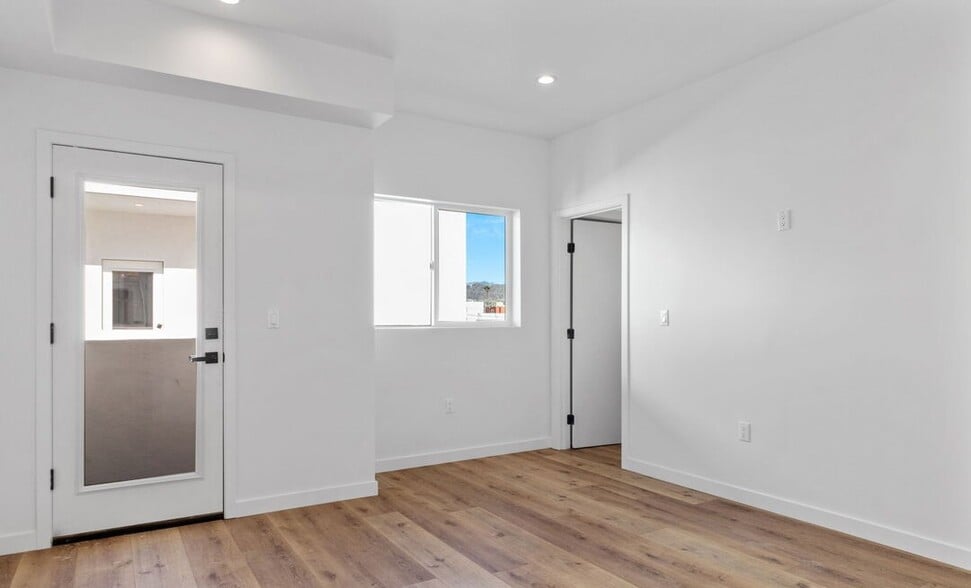 More Photos Of 10821 Hartsook St, North Hollywood Apartments For Sale