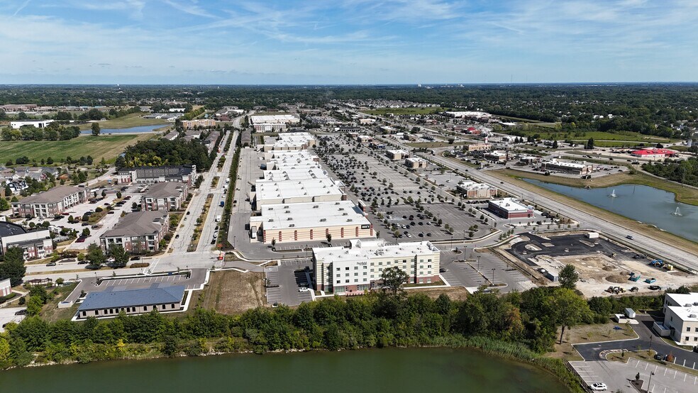 More Photos Of 6054 Gateway Dr, Whitestown Medical For Lease