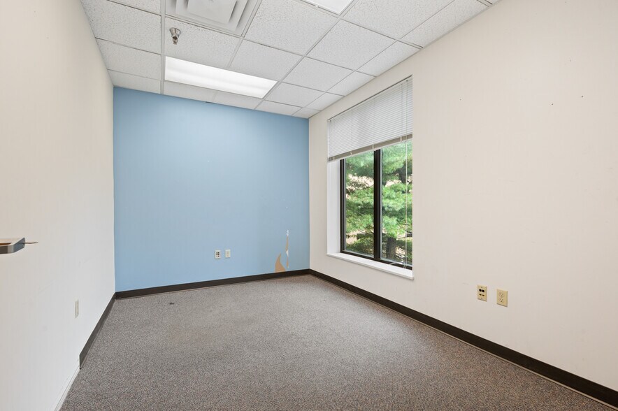More Photos Of 105 Bradford Rd, Wexford Office For Lease