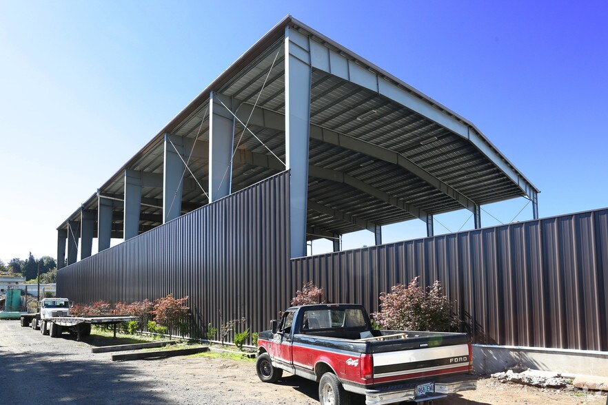 More Photos Of 8316 N Albina Ave, Portland Manufacturing For Sale