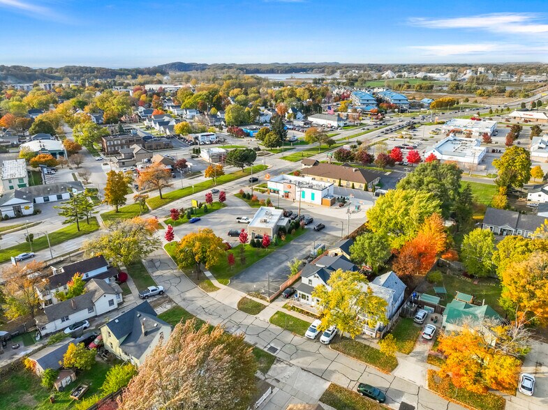 More Photos Of 300 N Beacon Blvd, Grand Haven Fast Food For Sale