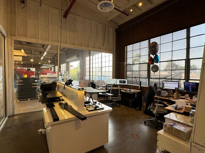 More Photos Of 14105 S Avalon Blvd, Los Angeles Industrial For Sale