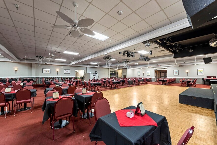 More Photos Of 4725 Vincennes Blvd, Cape Coral Restaurant For Sale