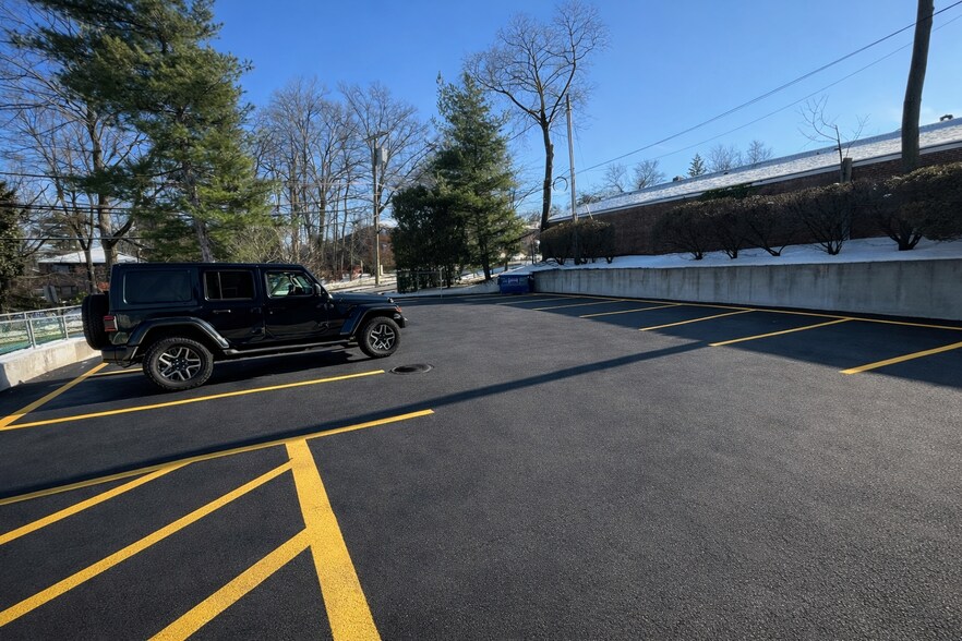 More Photos Of 20 Beacon Hill Dr, Dobbs Ferry Office For Lease