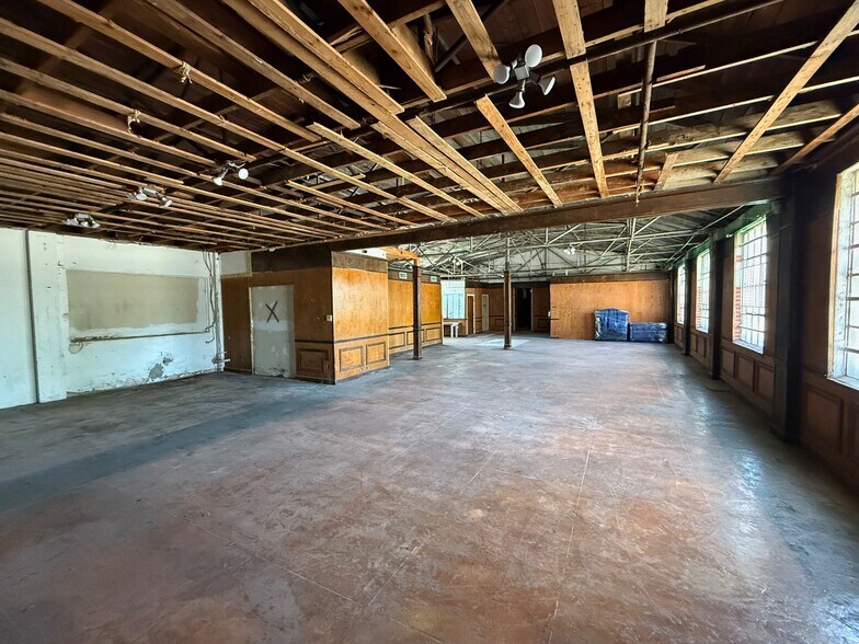 More Photos Of 401 S 8th St, Waco General Retail For Sale