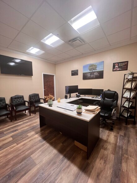 More Photos Of 3239 Old Winter Garden Rd, Orlando Flex For Sale