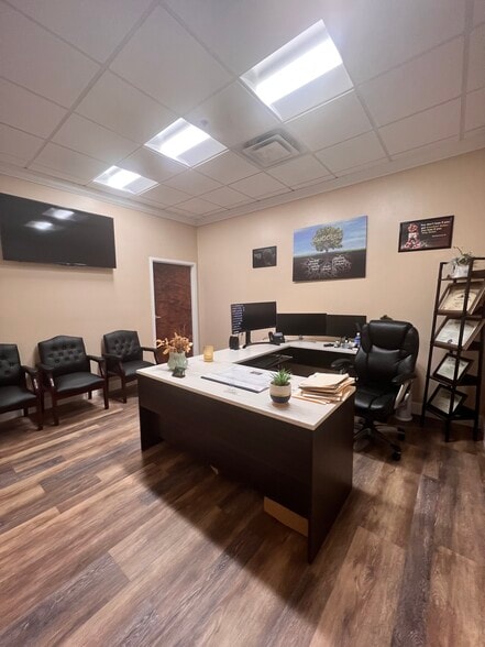 More Photos Of 3239 Old Winter Garden Rd, Orlando Flex For Sale