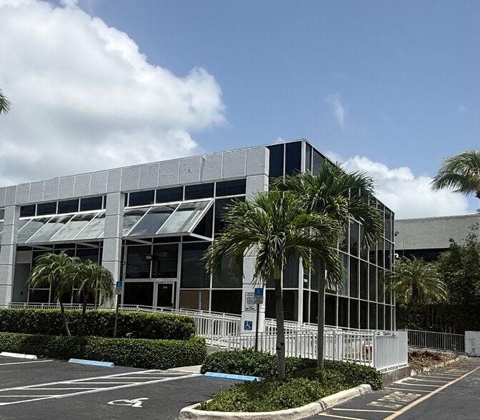 More Photos Of 260 Crandon Blvd, Key Biscayne Bank For Sale
