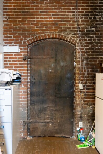 More Photos Of 315 E 2nd St, The Dalles General Retail For Sale