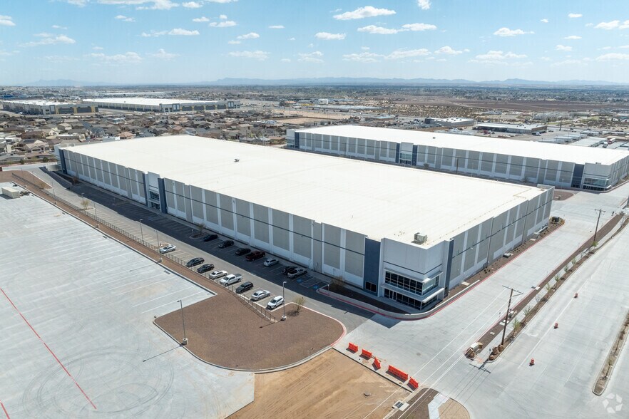 More Photos Of 12104 Emerald Pass Dr, El Paso Distribution For Lease