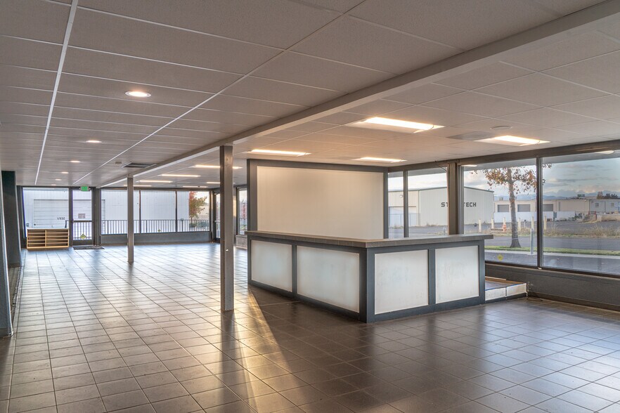 More Photos Of 1492 Burlcrest Dr, Medford Warehouse For Sale
