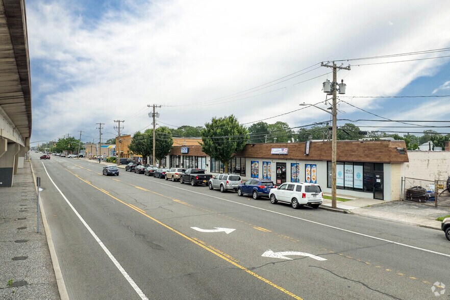 More Photos Of 622-640 Oak St, Copiague Unknown For Lease