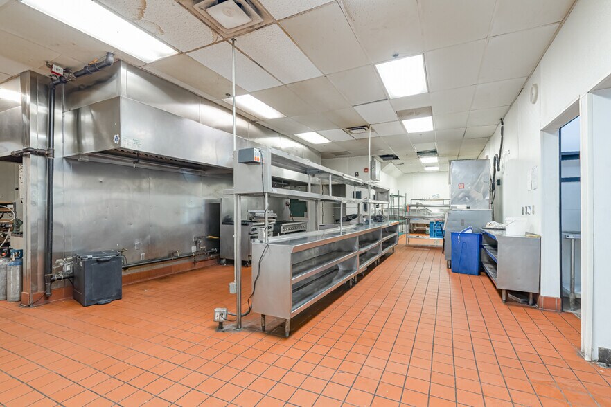 More Photos Of 5855 Frantz Rd, Dublin Restaurant For Sale