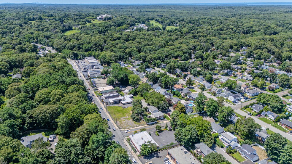 More Photos Of 607 W Jericho Tpke, Huntington General Retail For Lease