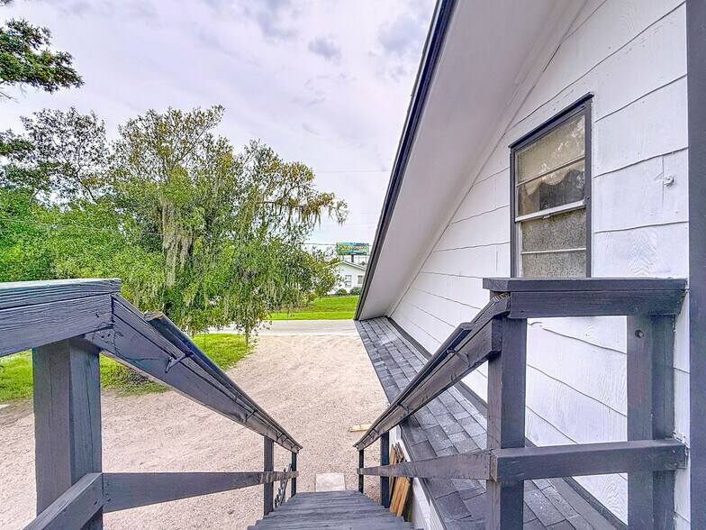 More Photos Of 301 N US Highway 41, Ruskin Office Residential For Lease