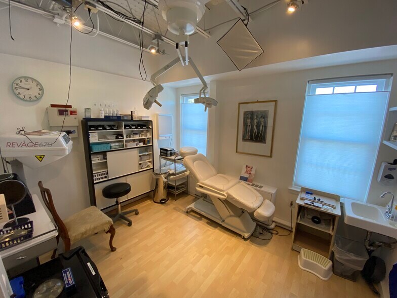 More Photos Of 313 Park Ave, Falls Church Medical For Sale