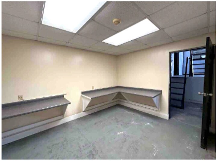 More Photos Of 1754 Houston Ave, Macon-Bibb Warehouse For Sale