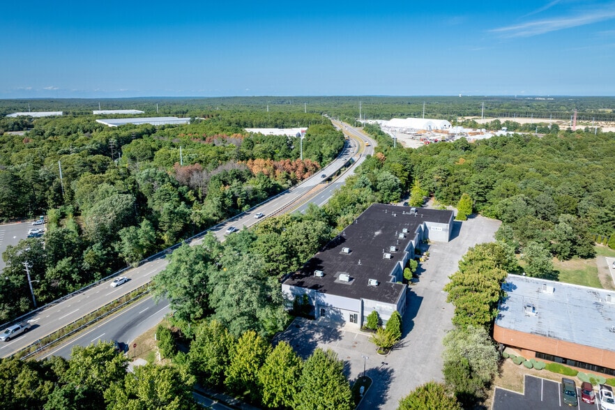 More Photos Of 1 Old Dock Rd, Yaphank Warehouse For Lease