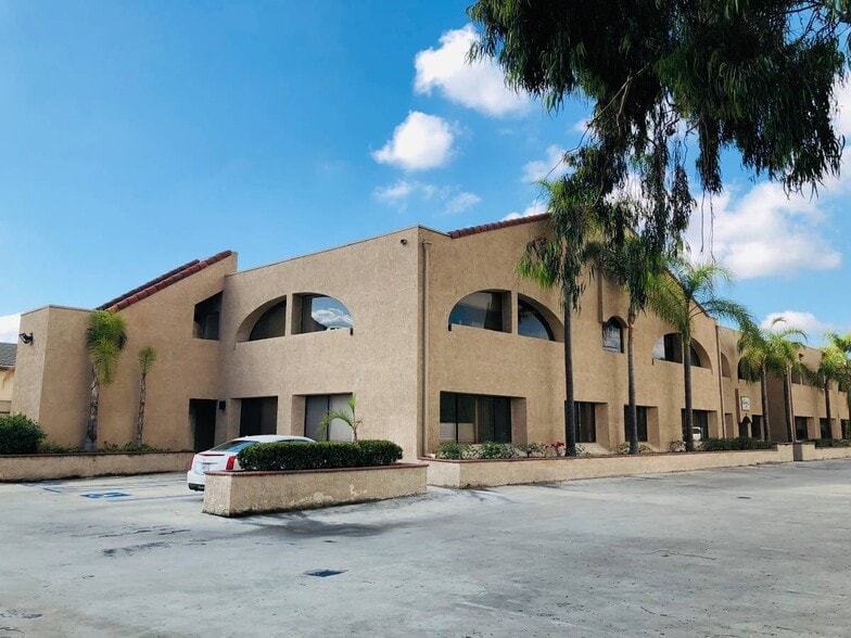 More Photos Of 4676 Lakeview Ave, Yorba Linda Office For Lease