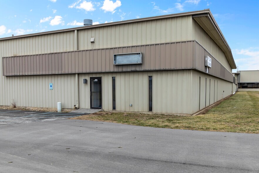 More Photos Of 5551 S Belmont Ave, Indianapolis Warehouse For Lease