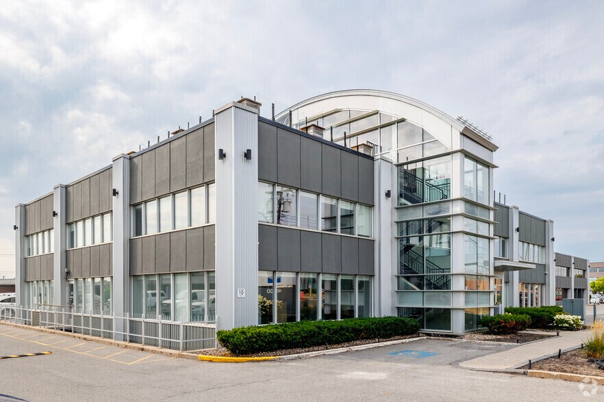 More Photos Of 4590-4600 Boul De La Côte-Vertu, Saint-Laurent Office For Lease