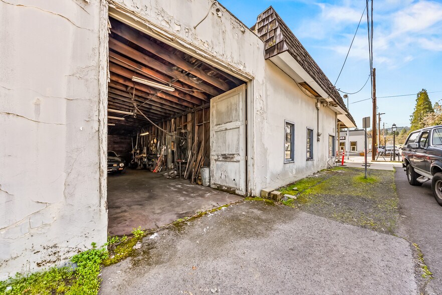 More Photos Of 205 E California St, Jacksonville General Retail For Sale