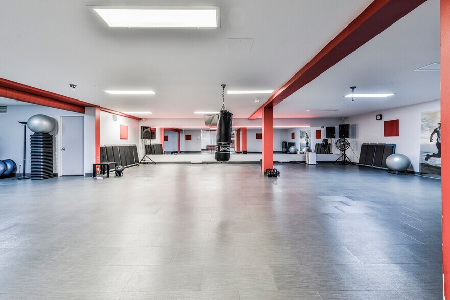 More Photos Of 533 Boul De Périgny, Chambly Health Club For Sale