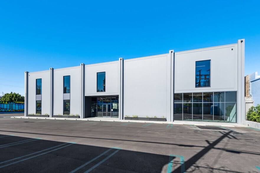 More Photos Of 5830 Obama Blvd, Los Angeles Office For Sale